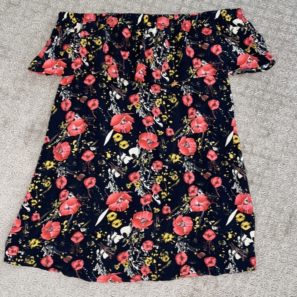 NWOT - Off the Shoulder Poppy ruffled summer blouse Size: S